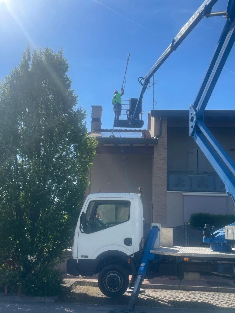 Chi siamo Pulizia pannelli fotovoltaici